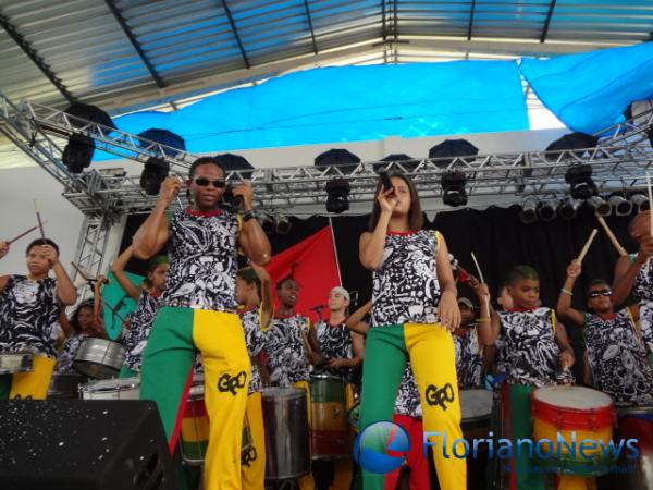 Matinê de carnaval reúne centenas de foliões no CEC. (Imagem:FlorianoNews)