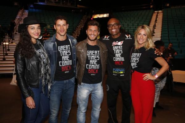 Débora Nascimento, José Loreto, Klebber Toledo, Anderson Silva e Giovanna Ewbank em Las Vegas.(Imagem:Reprodução do Instagram)