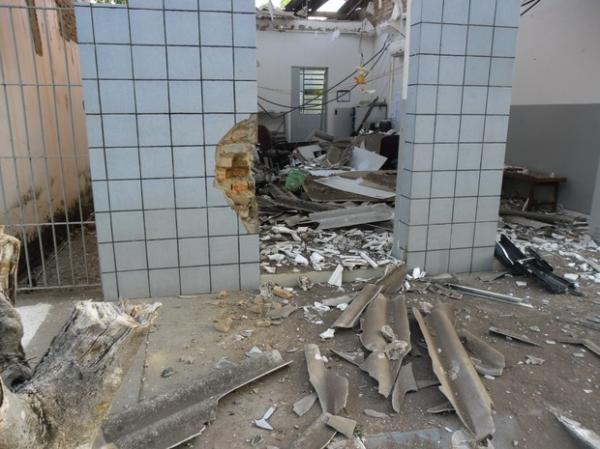 Agência bancária ficou totalmente destruída após a explosão.(Imagem:Ellyo Teixeira/G1)