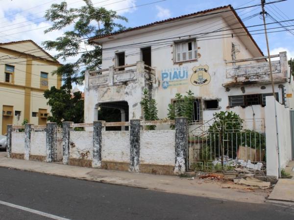 Prédio do antigo Instituto de Criminalística no Centro de Teresina está abandonado.(Imagem:Patrícia Andrade/G1)