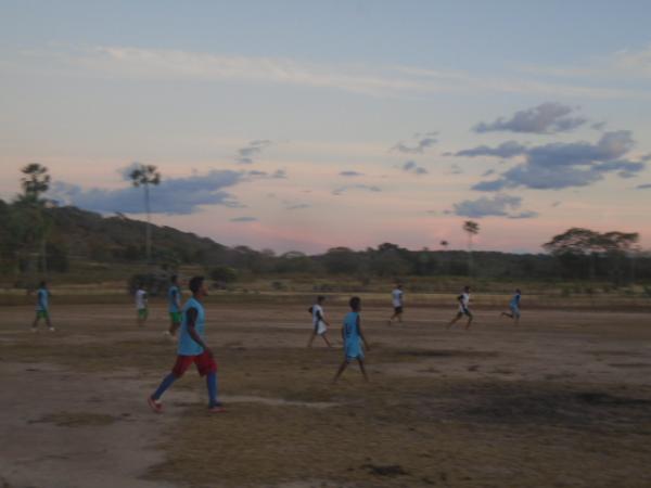 Moradores comemoram inauguração do campo do Guarani em Floriano.(Imagem:FlorianoNews)