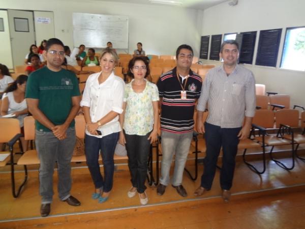 Merendeiras da zona urbana participam de curso de capacitação.(Imagem:FlorianoNews)