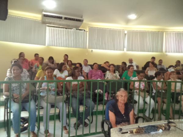 Servidores da educação encaminham pauta de reivindicações à gestão municipal.(Imagem:FlorianoNews)