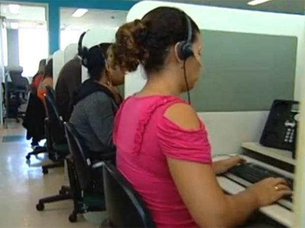 Empresas contratam atendentes de call center.(Imagem:Reprodução / G1)