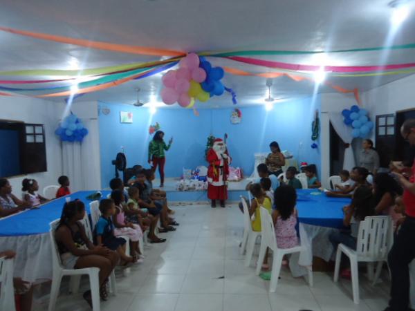 Fraternidade Espírita Allan Kardec realizou festa de Natal para crianças florianenses.(Imagem:FlorianoNews)