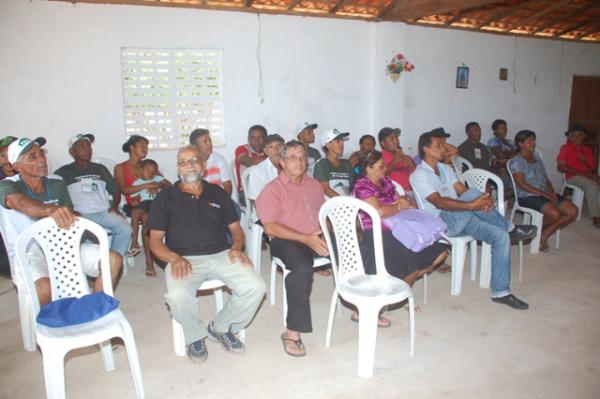 Prefeito de Floriano visita famílias beneficiadas pelo Projeto PAIS no povoado Alegre.(Imagem:Secom)