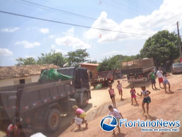 Papai Noel percorre ruas de Floriano distribuindo bombons.(Imagem:FlorianoNews)