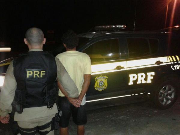 PRF prende assaltante com passagem por tráfico.(Imagem:PRF)