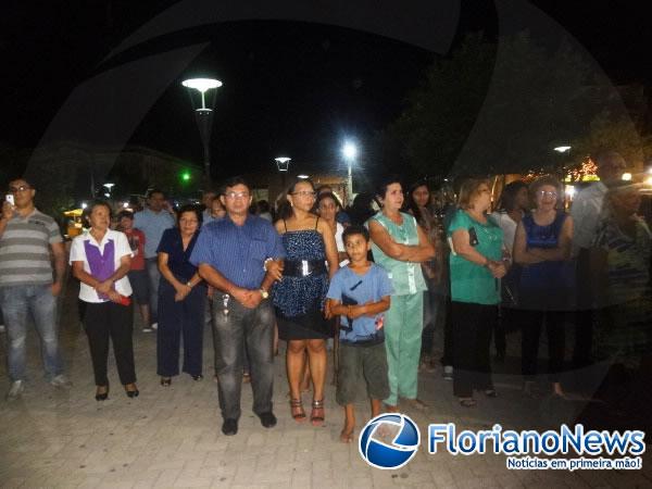 Apresentação do coral Feliz Idade marcou a abertura da Semana do Natal em Floriano.(Imagem:FlorianoNews)