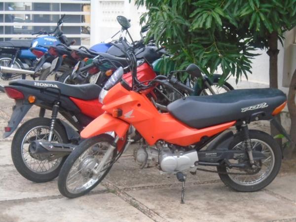 Motocicletas supostamente utilizadas em assaltos são apreendidas pela PM.(Imagem:FlorianoNews)