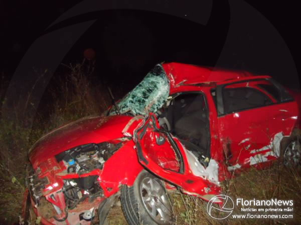 Acidente envolvendo carreta e carro de passeio deixa quatro feridos na BR-343.(Imagem:FlorianoNews)