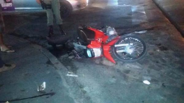 Acidente envolvendo caminhão e motocicleta deixa uma mulher ferida em Floriano.(Imagem:Divulgação)