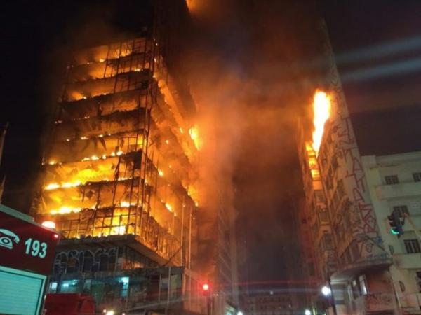 Destroços após o desabamento em São Paulo.(Imagem:Divulgação/Corpo de Bombeiros)