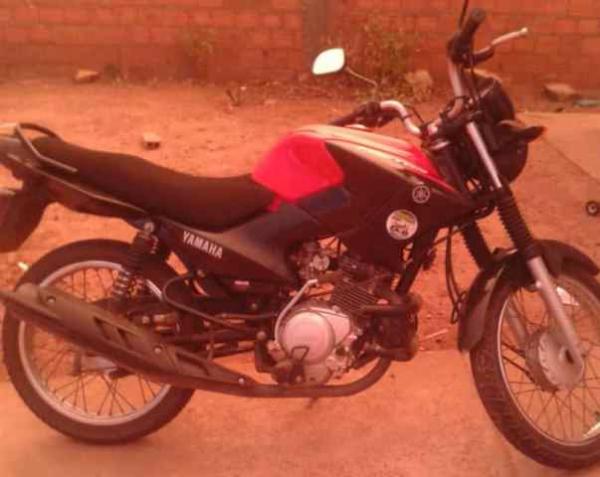 Motocicleta é roubada na porta de residência em Floriano.(Imagem:Divulgação/Whats App)