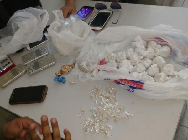 PM apreendeu quase mil pedras de crack em ponto de venda de drogas em Teresina.(Imagem:PM/Divulgação)