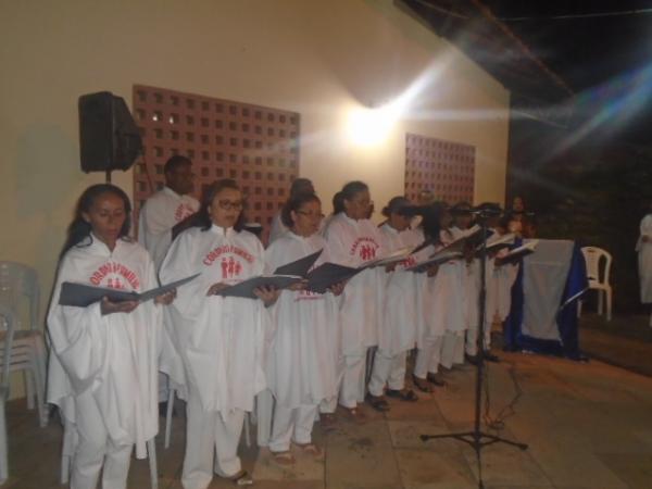 Devotos participam do encerramento dos festejos de São Pio de Pietrelcina.(Imagem:FlorianoNews)