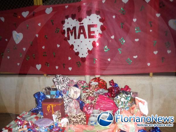 Escolas municipais realizaram festa do Dia das Mães na localidade Amolar.(Imagem:FlorianoNews)