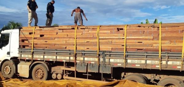 Motorista preso por transportar madeira sem licença ambiental(Imagem:Reprodução)