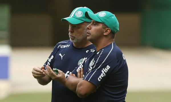 Mano Menezes ao lado do auxiliar e Sidnei Lobo, na Academia do Palmeiras.(Imagem:César Greco/Ag. Palmeiras)