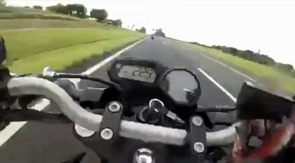 Velocímetro marcou 229km/h durante racha de motos na Rodovia Washington Luiz, em Catiguá(Imagem:Reprodução)