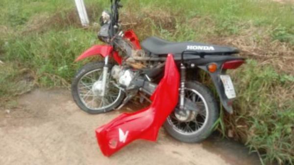 Colisão entre carro e motocicleta deixa condutor com ferimentos leves em Floriano.(Imagem:FlorianoNews)