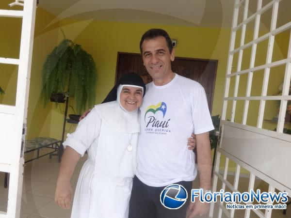 Prefeitura de Floriano fez entrega de cestas básicas para famílias carentes do município.(Imagem:FlorianoNews)