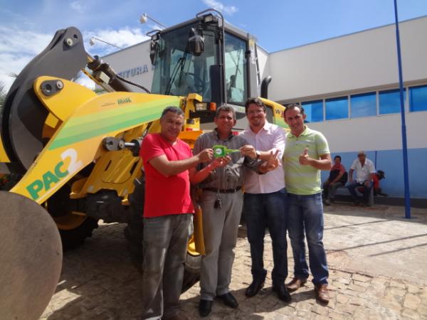 Prefeitura de Barão de Grajaú recebeu Pá Carregadeira.(Imagem:FlorianoNews)