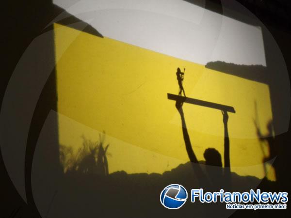 Teatro de sombras 'O Pássaro do Sol' foi atração em Floriano.(Imagem:FlorianoNews)