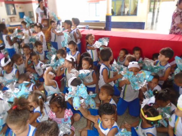 Cacau Show distribui ovos de páscoa para crianças da Creche Municipal.(Imagem:FlorianoNews)