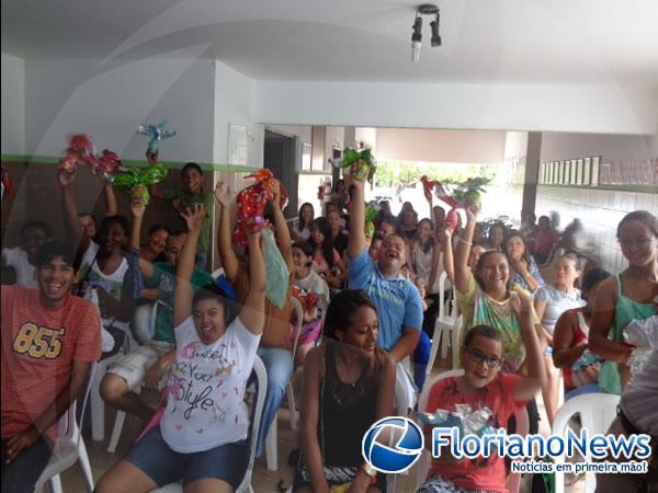 Cacau show doa ovos de Páscoa à APAE de Floriano.(Imagem:FlorianoNews)