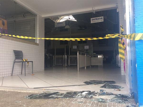 Bando explode caixa eletrônico em escola particular no centro de Teresina.(Imagem:Cidade Verde)