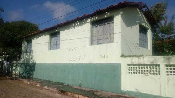 Estudantes realizam ato público reivindicando reabertura de escola em Floriano (Imagem:FlorianoNews)