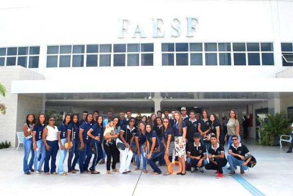 FAESF recebe estudantes da região de Floriano e apresenta proposta pedagógica.(Imagem:FAESF )