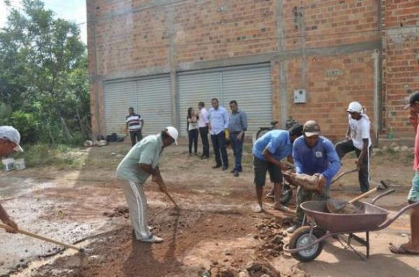 Operação Tapa-Buraco recupera Avenida que dá acesso ao bairro Nossa Senhora da Guia.(Imagem:SECOM)