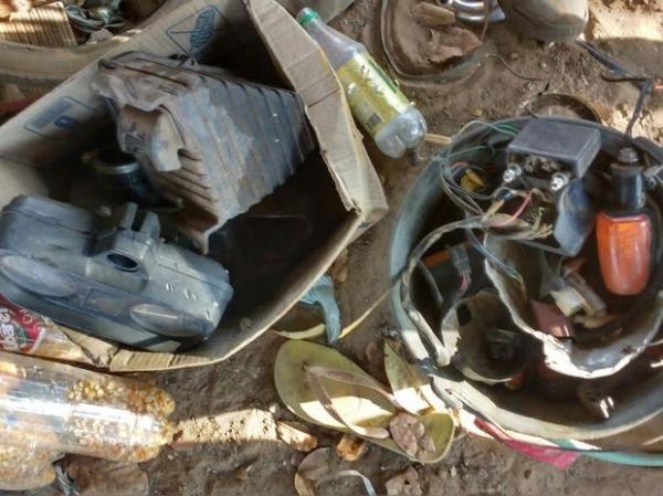 Peças foram encontradas em local que polícia suspeita ser desmanche de motos.(Imagem:Polícia Militar/Divulgação)