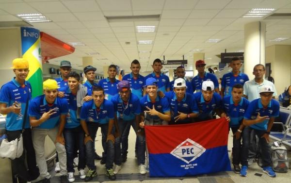 Equipe do Enxuga Rato embarca para Copa São Paulo.(Imagem:Reinaldo Barros Torres)