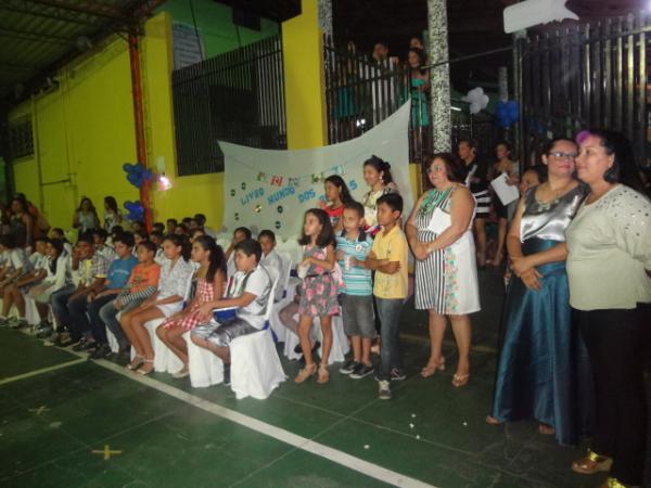 Alunos da Escola Pequeno Príncipe lançam livro de poesias.(Imagem:FlorianoNews)