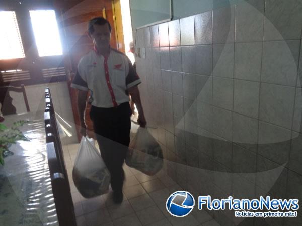 Cajueiro Motos faz doação de cestas básicas a convento de Floriano.(Imagem:FlorianoNews)