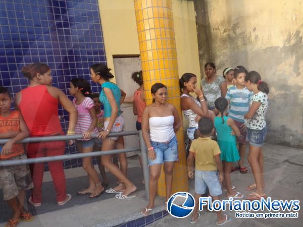 Crianças ganham presentes do Papai Noel dos Correios em Floriano.(Imagem:FlorianoNews)