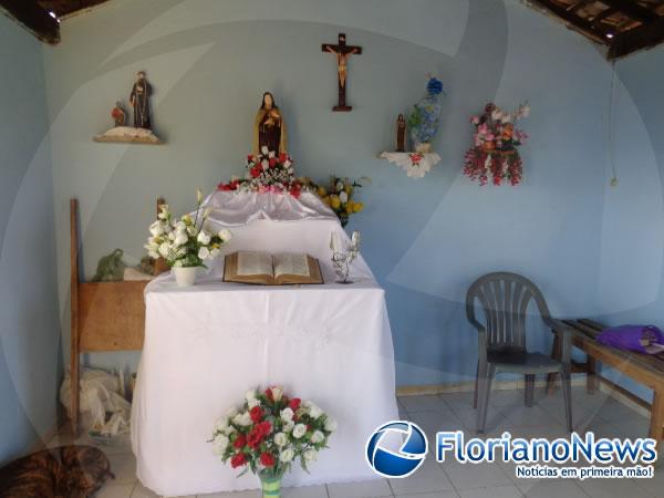 Altar com a imagem da Santa.(Imagem:FlorianoNews)