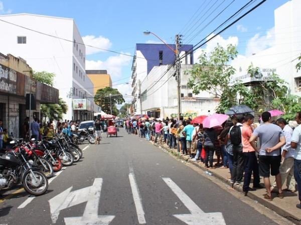 Eleitores de Teresina enfrentam fila no fim do prazo para regularização do título.(Imagem:Gil Oliveira/ G1 PI)