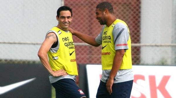 Chicão e Adriano: garantidos na Libertadores.(Imagem:Andreson Rodrigues / Globoesporte.com)