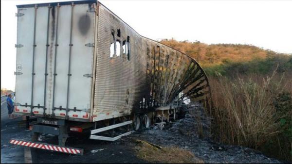 Acidente entre caminhões mata três pessoas carbonizadas na BR-316.(Imagem:Cidadeverde.com)