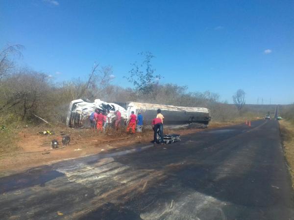 Carreta de transporte de produtos perigosos(Imagem:Divulgação/PRF)