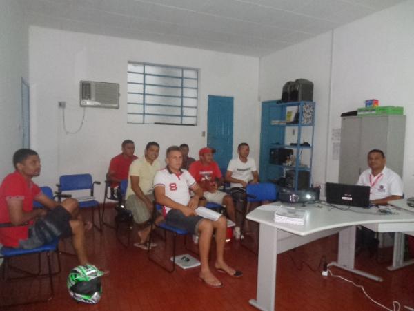 Alunos do curso de eletricista participam de aula inaugural em Floriano.(Imagem:FlorianoNews)