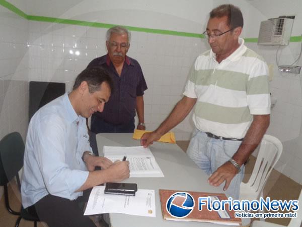 Prefeito assina convênio e aumenta repasse de verba à APAE de Floriano.(Imagem:FlorianoNews)