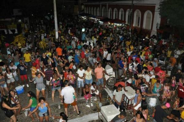 Johnny Fred agita o primeiro dia de Carnaval em Floriano.(Imagem:SECOM)