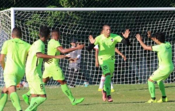 Gleydisson comemora o seu gol marcado.(Imagem:Victor Costa / River AC)