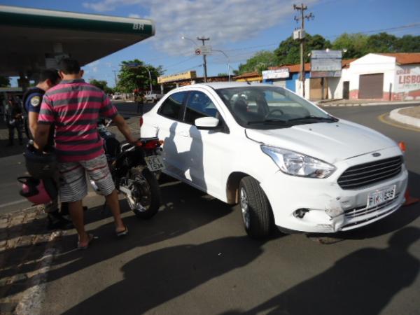Acidente de trânsito deixa duas pessoas feridas em Floriano.(Imagem:FlorianoNews)