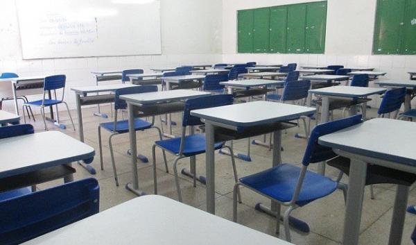 Alunos deixam as salas de aula 4h horas antes do normal.(Imagem:Emanuel Vital/Folha de Oeiras)